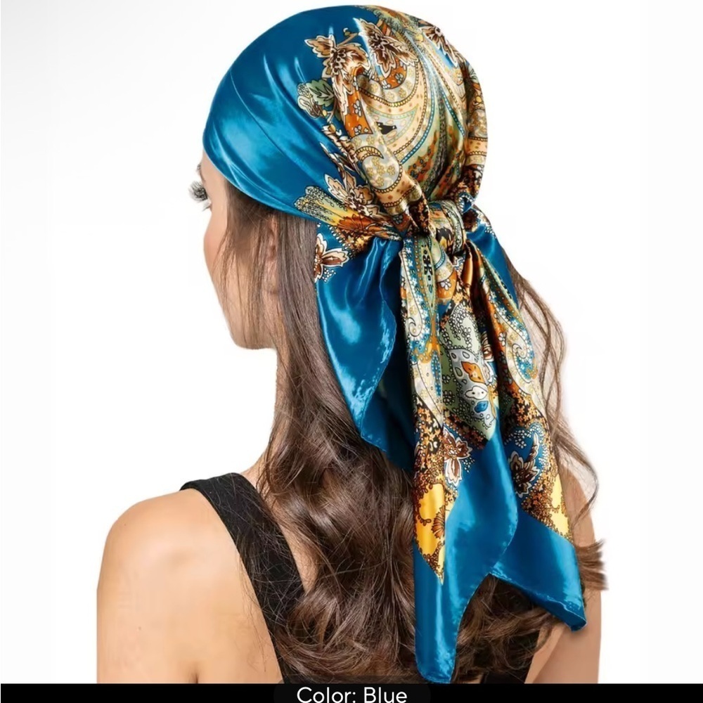 Teal Headscarf with Ornate Gold Earring Set
189 - Picture 2 of 3